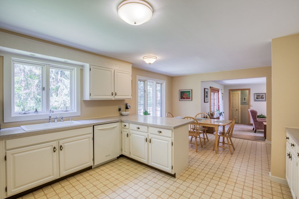 87 Hillside Road Deerfield, MA 01373 - Photo 10 of 42 Gallery Image 10