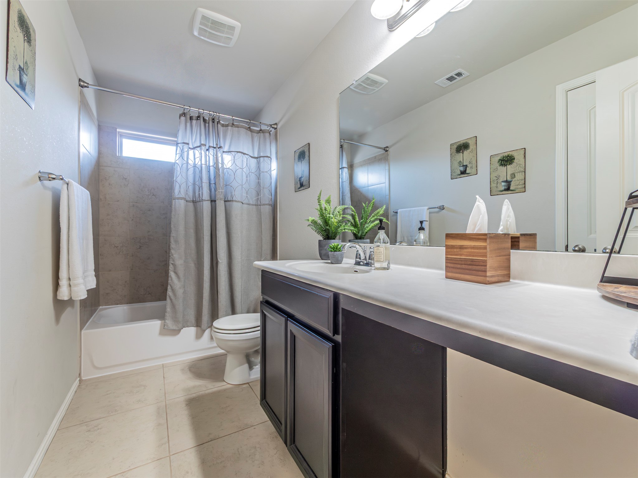 332 Fletcher Bend Buda, TX 78610 - Photo 36 of 40 Full Bath on 2nd Floor