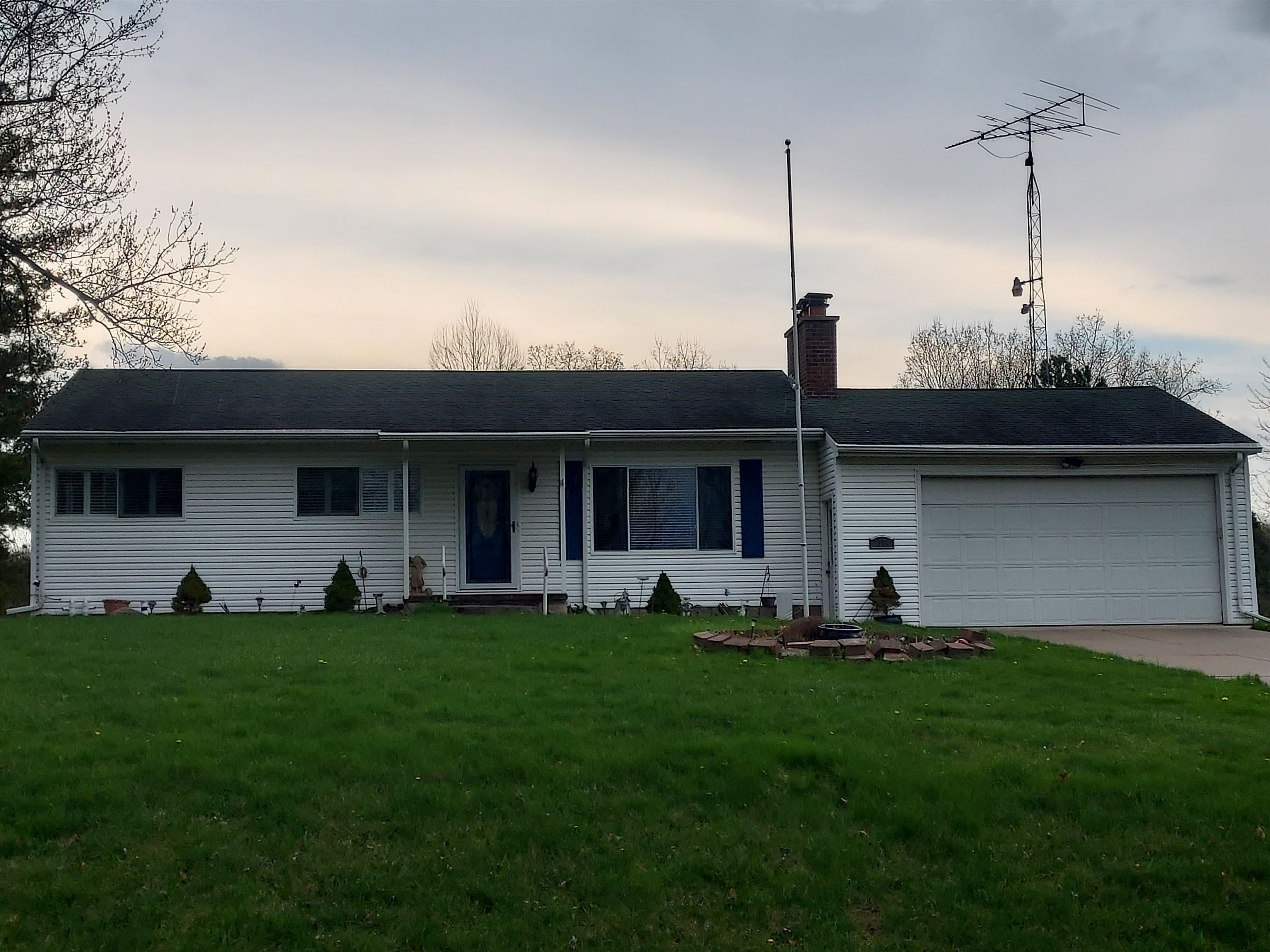 3174 Luce Road Flushing, MI 48433 - Photo 2 of 2 50139025-1f7041b3-b855-4b34-9069-6a92c18a11a2.JPG