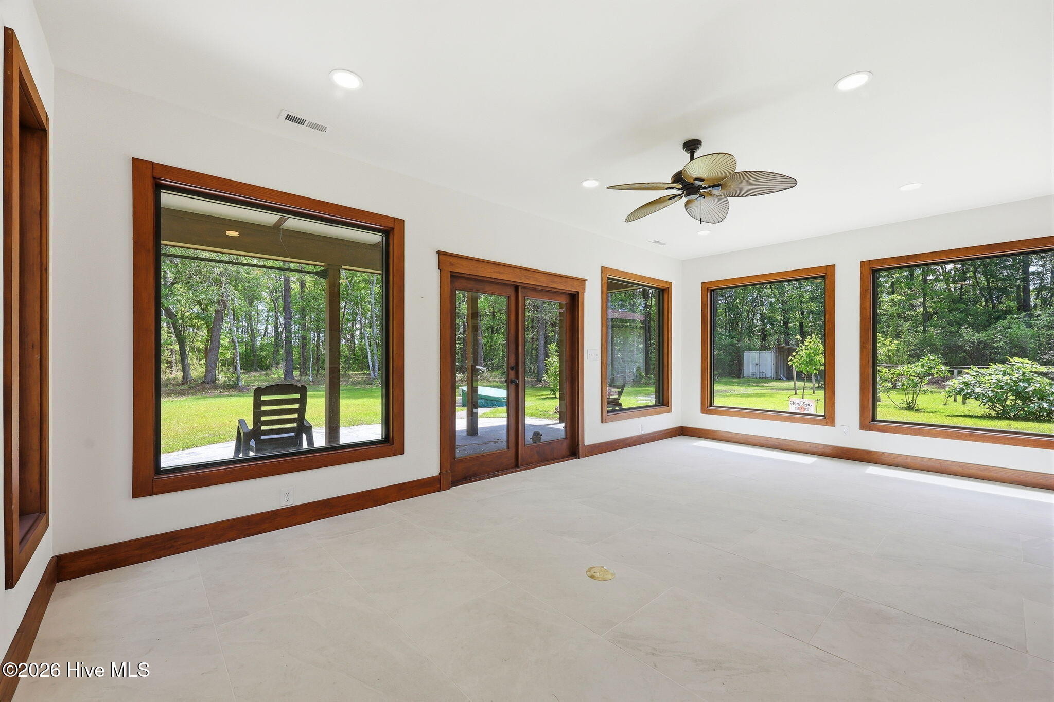 307 Crows Nest Road Beaufort, NC 28516 - Photo 6 of 50 36-web-or-mls-307 Crows Nest Rd 057