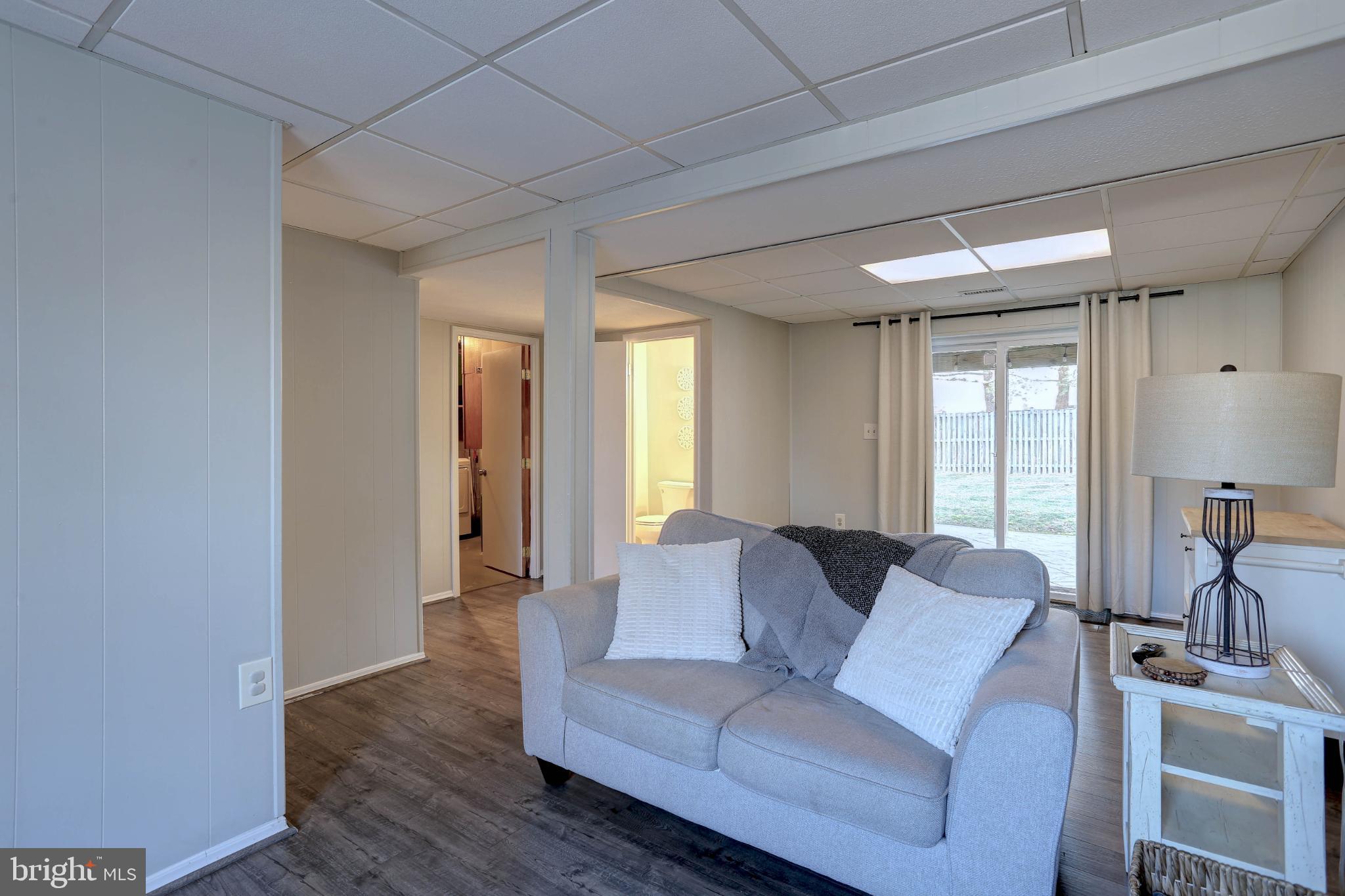 1159 Greenhill Road Arnold, MD 21012 - Photo 20 of 41 Bright and inviting living space awaits you.