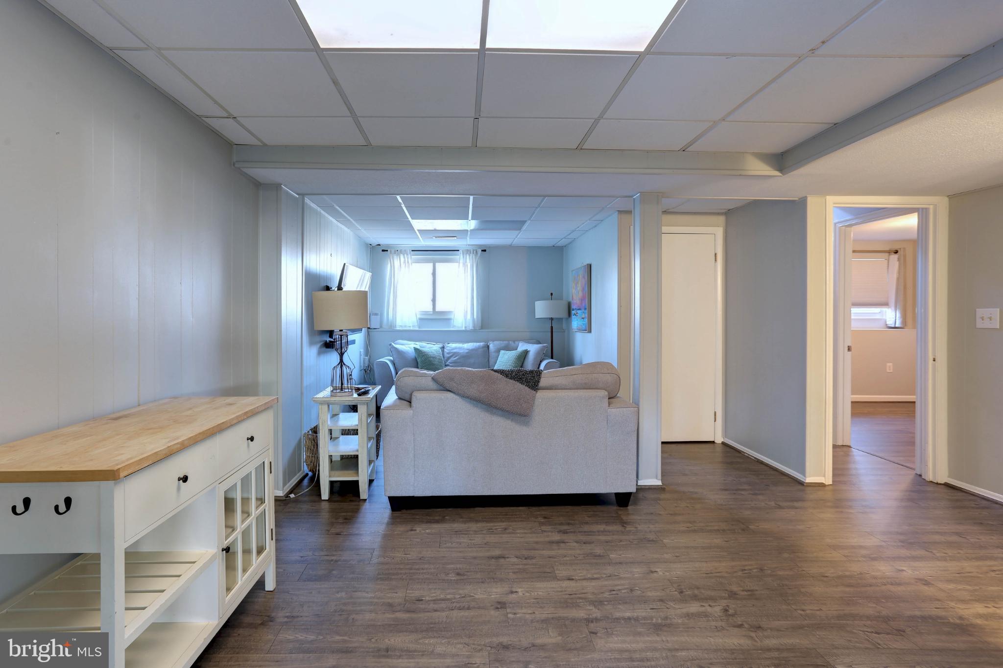 1159 Greenhill Road Arnold, MD 21012 - Photo 21 of 41 Spacious, inviting living area with natural light.