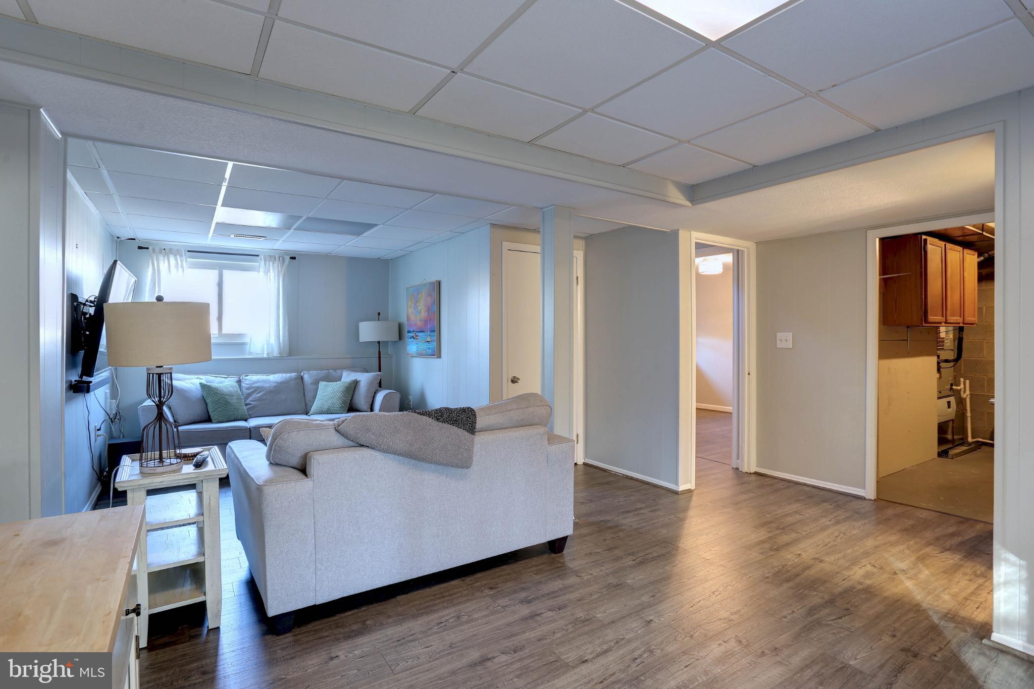 1159 Greenhill Road Arnold, MD 21012 - Photo 22 of 41 Bright and inviting open living space.