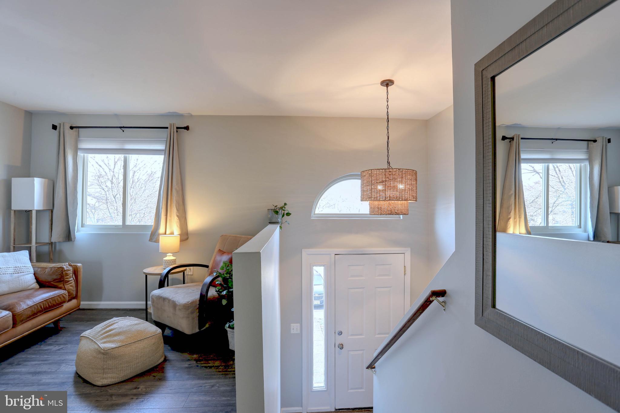 1159 Greenhill Road Arnold, MD 21012 - Photo 3 of 41 Inviting entryway with natural light.