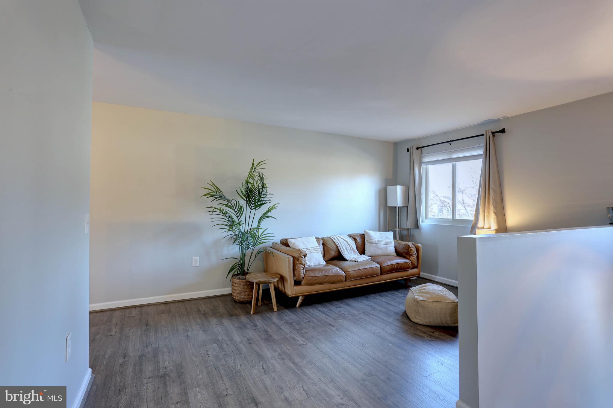 1159 Greenhill Road Arnold, MD 21012 - Photo 6 of 41 Bright and inviting living space awaits you.