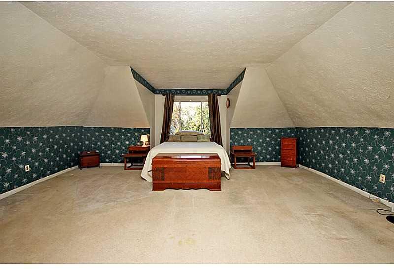 308 Marzolf Road Pittsburgh, PA 15209 - Photo 18 of 25 Master Bedroom. Large master bedroom suite