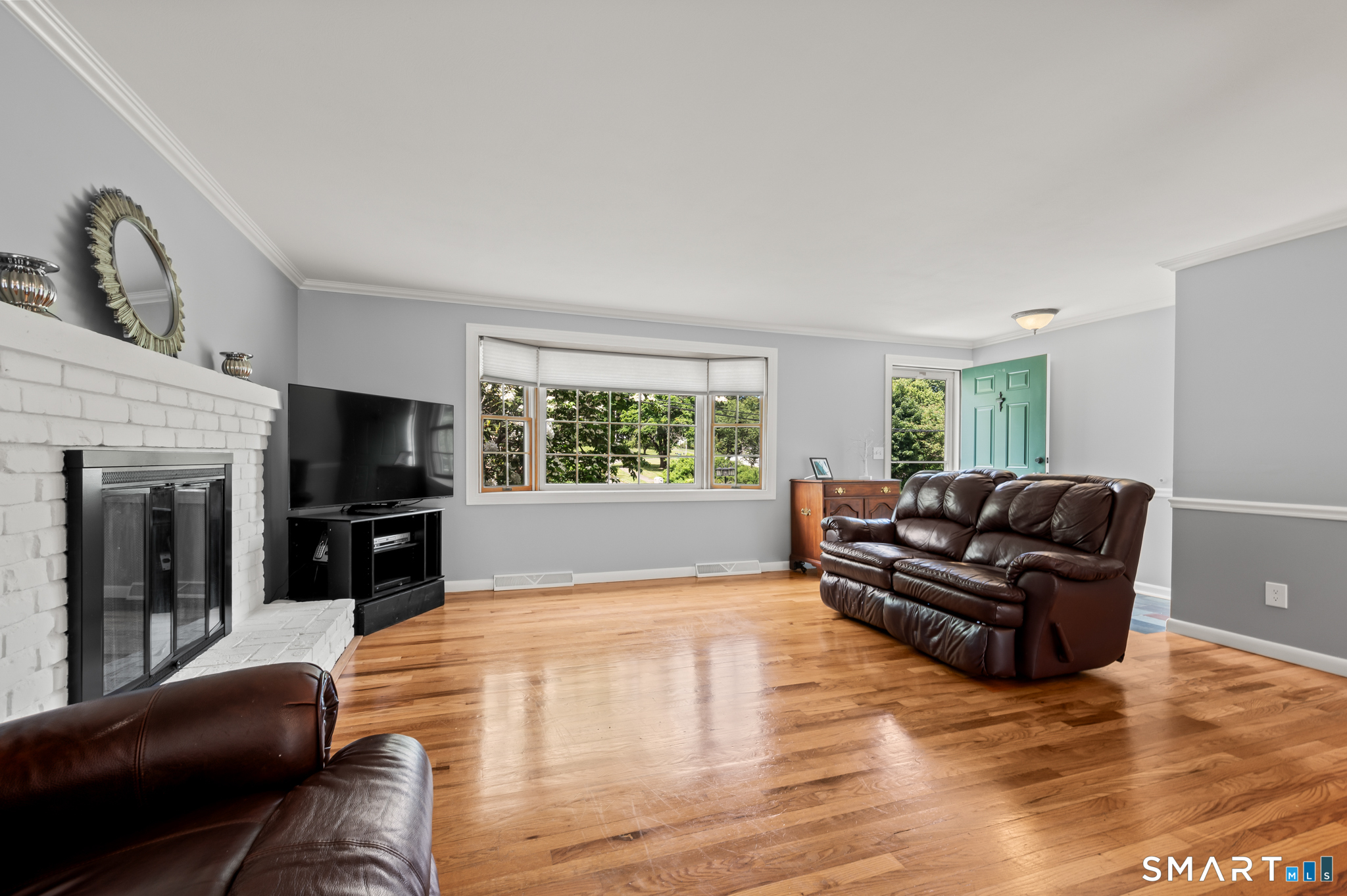 1611 Shepard Avenue Hamden, CT 06518 - Photo 5 of 31 a living room with furniture and a flat screen tv