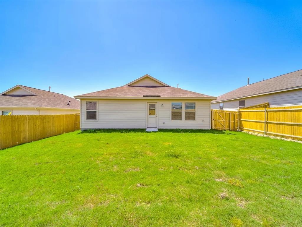 352 Sun Bluff Road Fort Worth, TX 76052 - Photo 33 of 33 Expansive grassy yard area featuring a full privacy fence