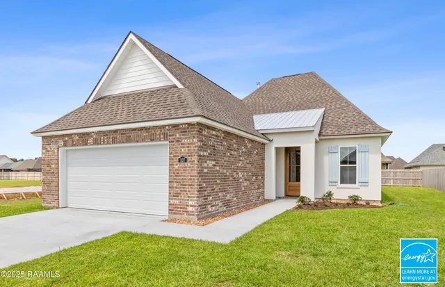 $293,500 | 107 Lilian Lane, Maurice, LA 70555