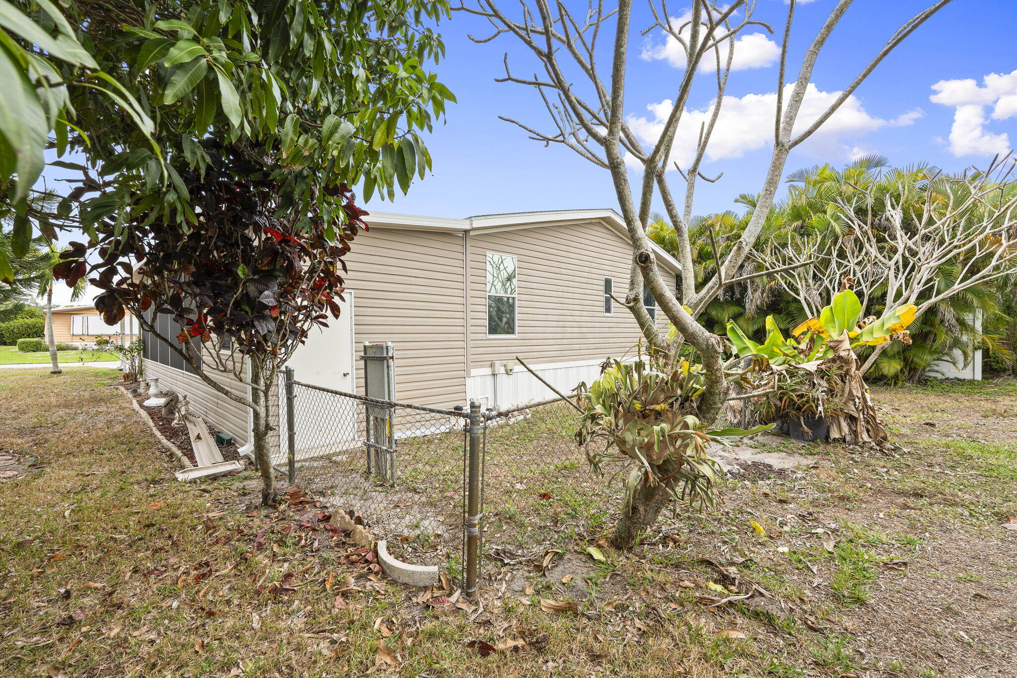 6910 Southeast Congress Street Hobe Sound, FL 33455 - Photo 31 of 38 34-web-or-mls-DSC08073