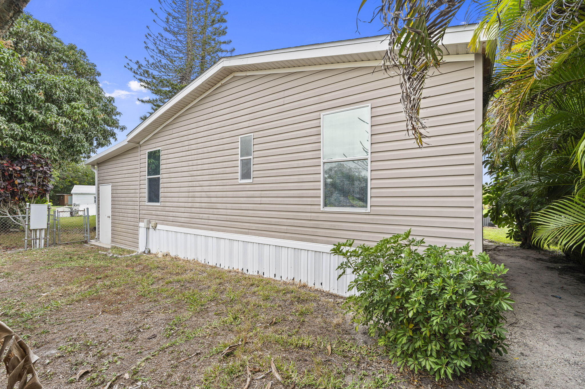 6910 Southeast Congress Street Hobe Sound, FL 33455 - Photo 32 of 38 35-web-or-mls-DSC08093