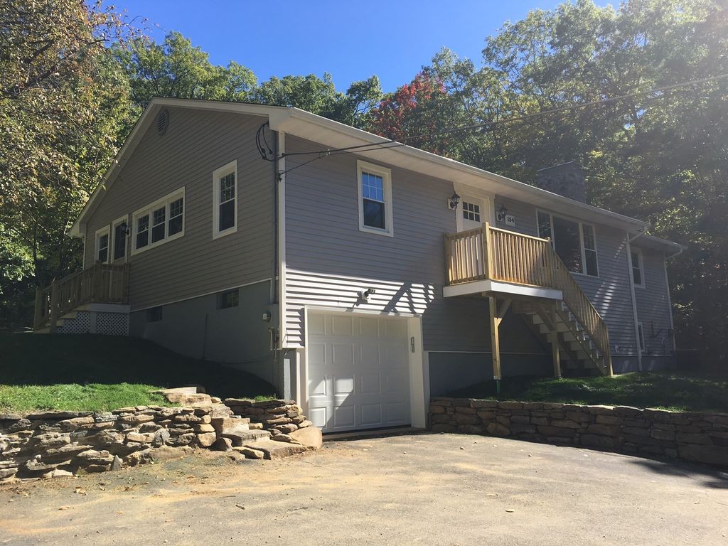 154 New Boston Road Sturbridge, MA 01566 - Photo 4 of 29 a front view of a house with a yard