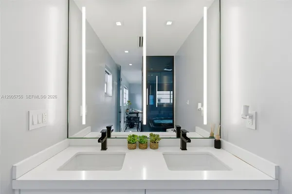 $5,500 | 1428 Euclid Avenue, Unit 207, Miami Beach, FL 33139