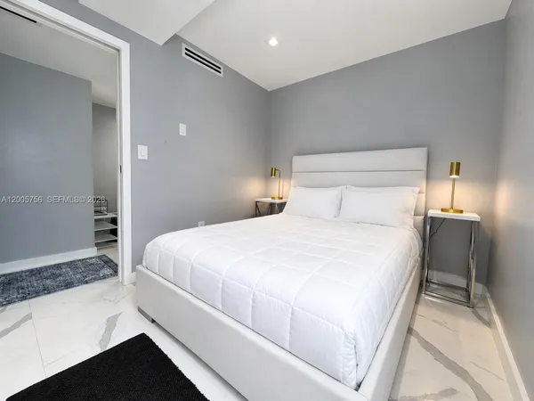 $5,500 | 1428 Euclid Avenue, Unit 207, Miami Beach, FL 33139