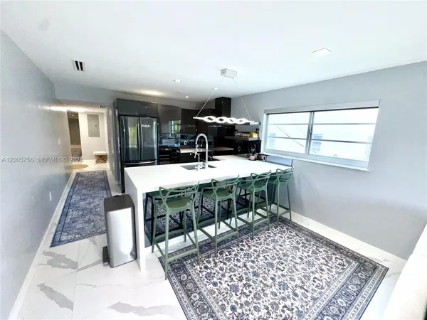 $5,500 | 1428 Euclid Avenue, Unit 207, Miami Beach, FL 33139