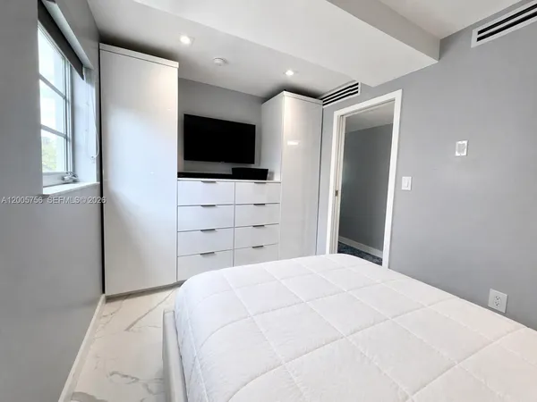 $5,500 | 1428 Euclid Avenue, Unit 207, Miami Beach, FL 33139