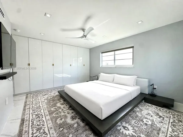 $5,500 | 1428 Euclid Avenue, Unit 207, Miami Beach, FL 33139