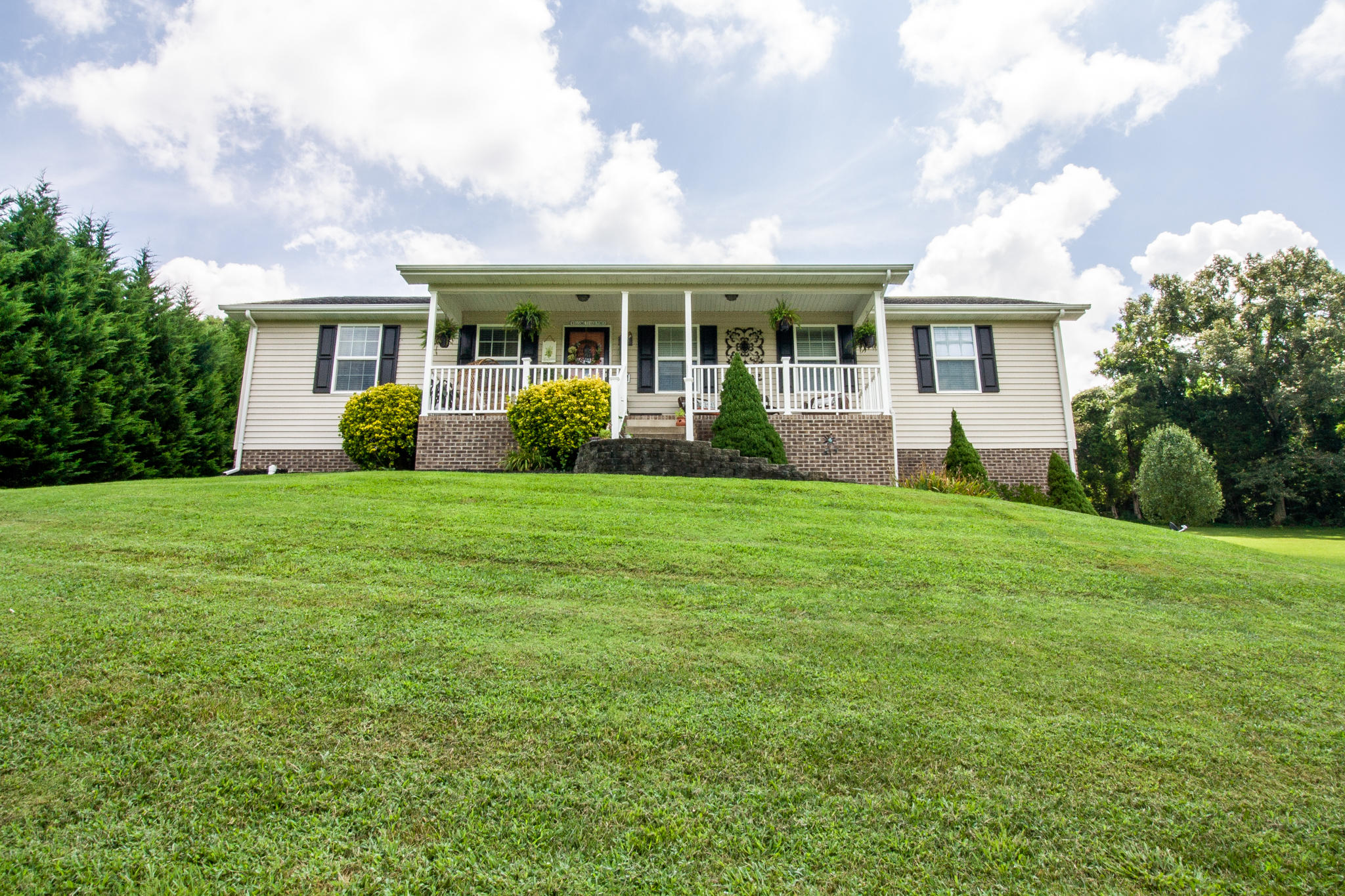 169 Fall Creek Road Kingsport, TN 37664 - Photo 2 of 49 IMG_8291