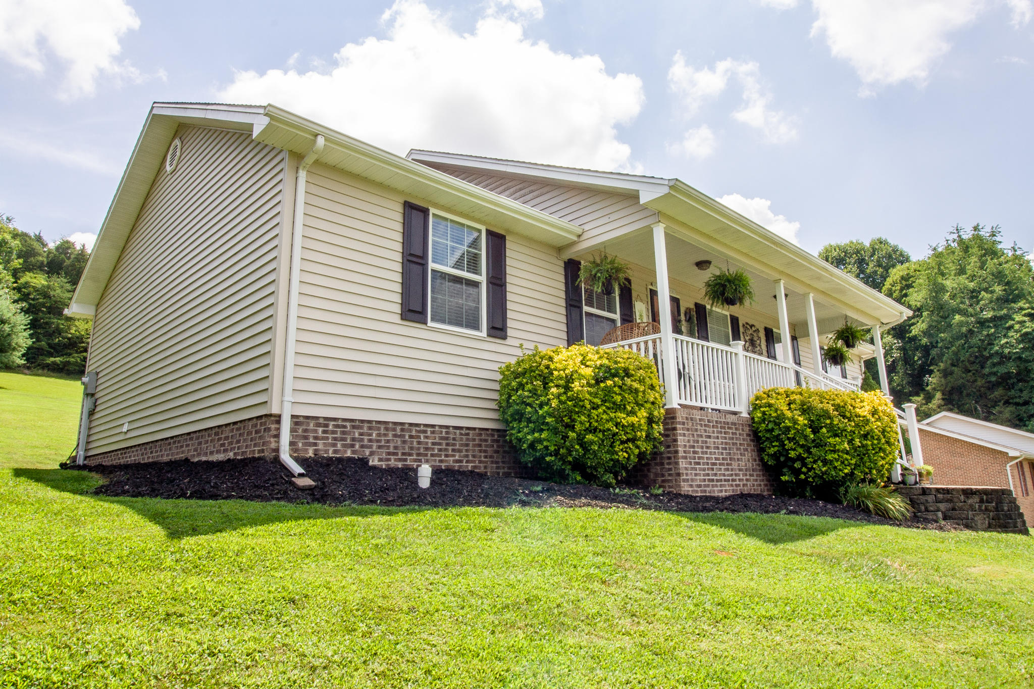 169 Fall Creek Road Kingsport, TN 37664 - Photo 3 of 49 IMG_8292