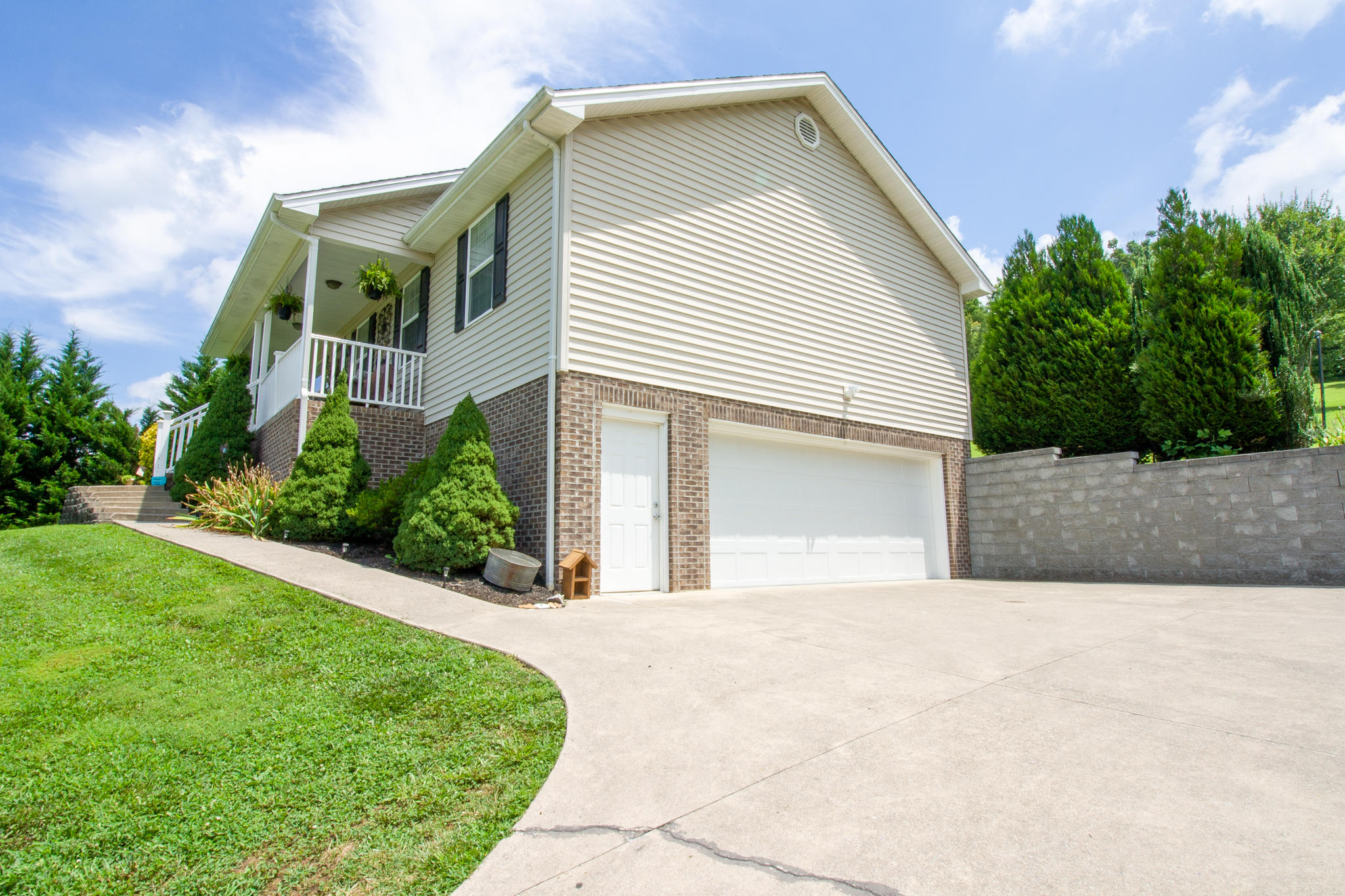 169 Fall Creek Road Kingsport, TN 37664 - Photo 4 of 49 IMG_8308