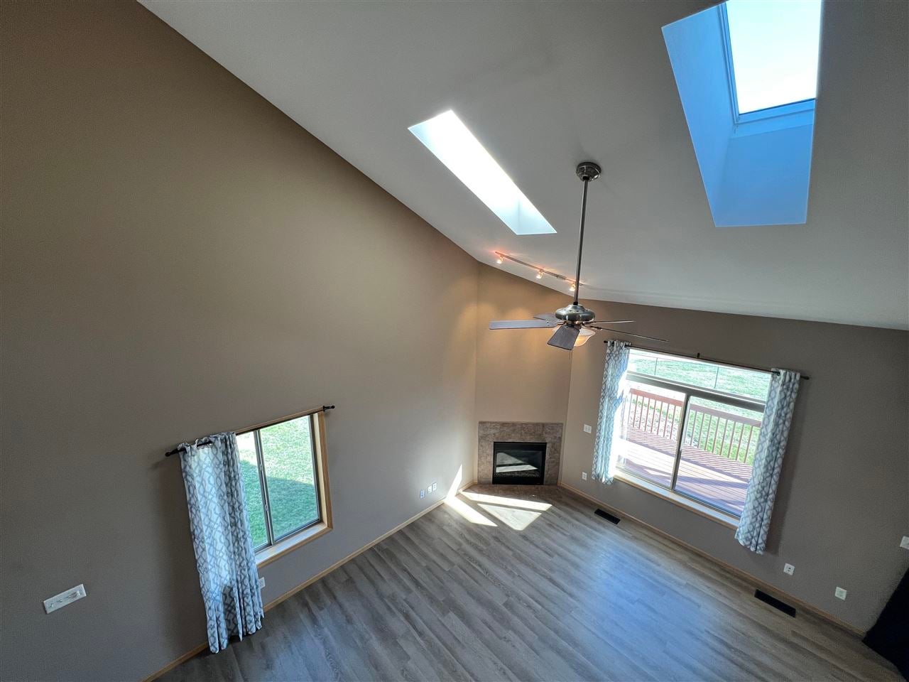 270 South Park Ridge Road North Liberty, IA 52317 - Photo 5 of 37 Gallery Image 5