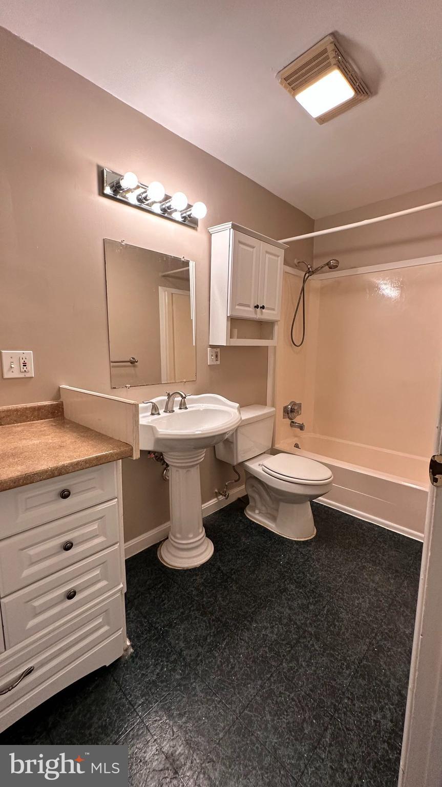 8334 Idylwood Road Vienna, VA 22182 - Photo 14 of 24