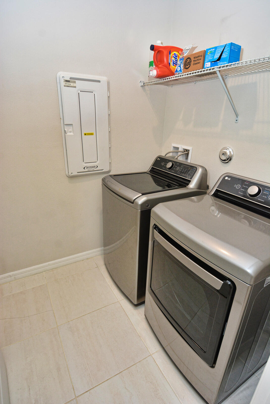 3524 Carriage Pointe Circle Fort Pierce, FL 34981 - Photo 23 of 55 a utility room with dryer and washer