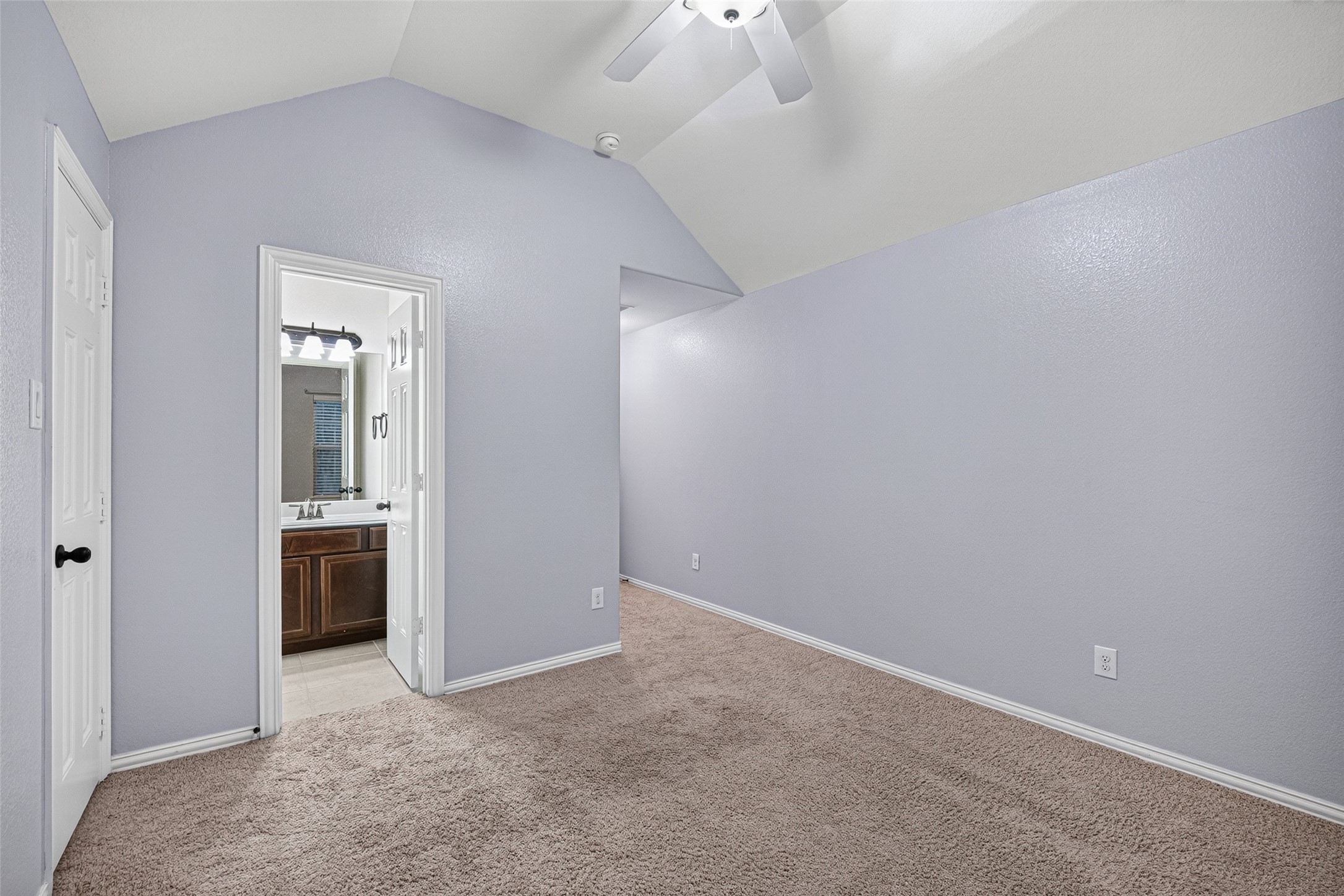 7930 Summer Night Lane Rosenberg, TX 77469 - Photo 36 of 48 Spacious fifth bedroom featuring vaulted ceilings and a full bathroom.