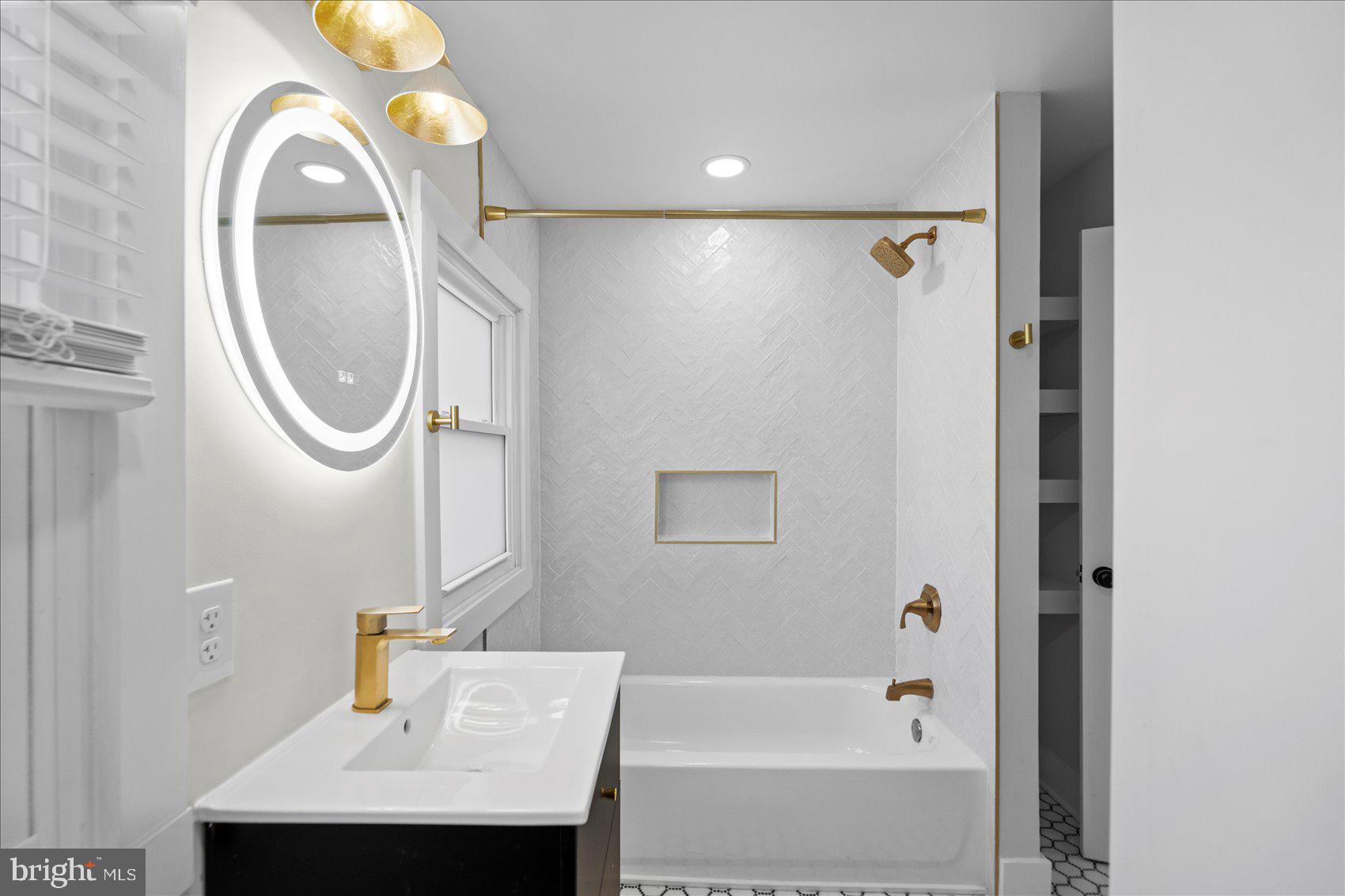 510 Overcrest Road Towson, MD 21286 - Photo 32 of 47 a bathroom with a sink a mirror and a bathtub