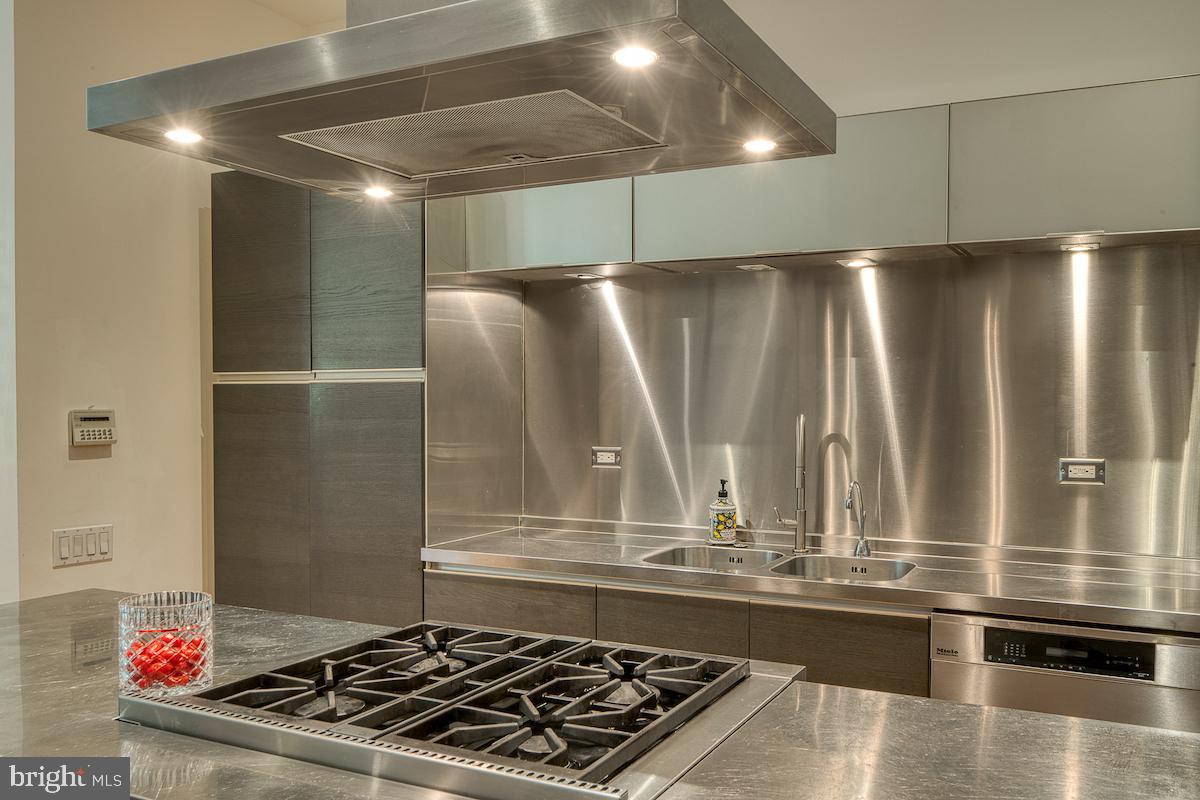 1516 R Street Northwest, Unit 2 Washington, DC 20009 - Photo 4 of 31