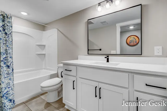 $639,900 | 12020 Alden Court Northeast, Lowell, MI 49331