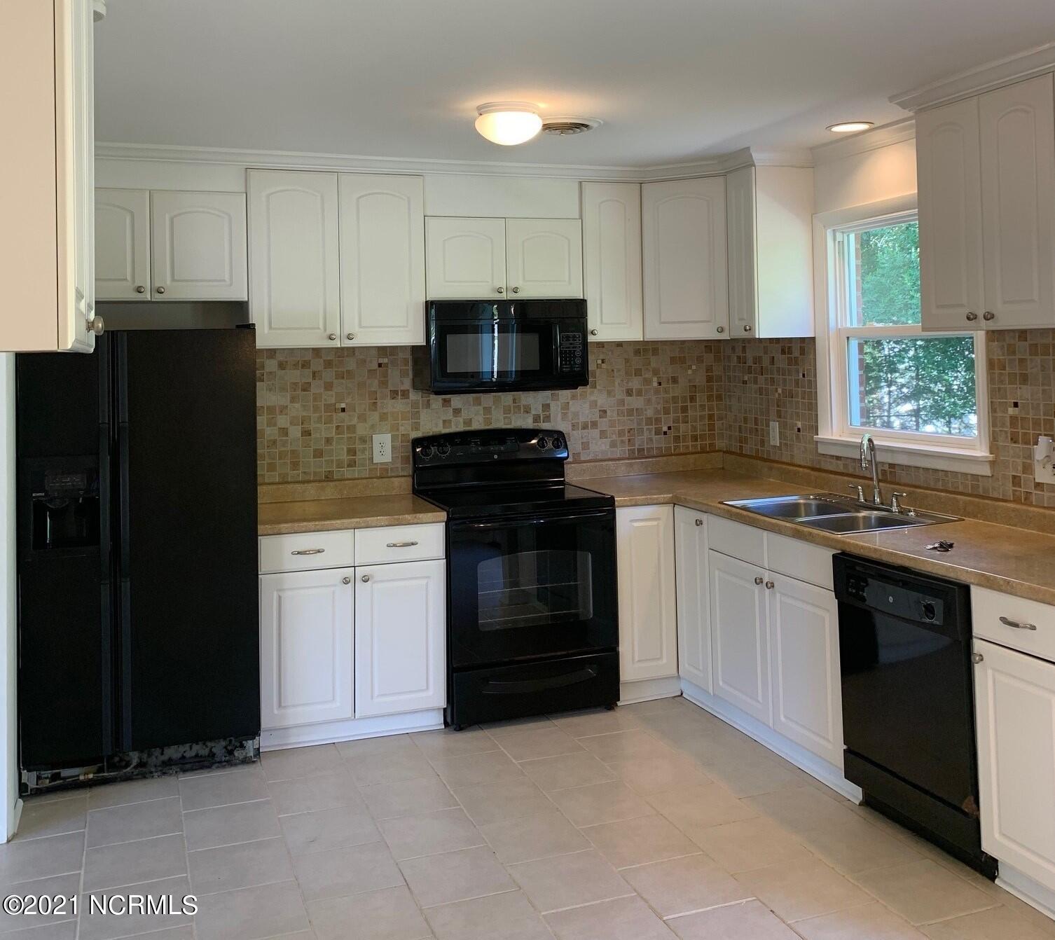 213 2 Chopt Road Wilmington, NC 28405 - Photo 8 of 28 14