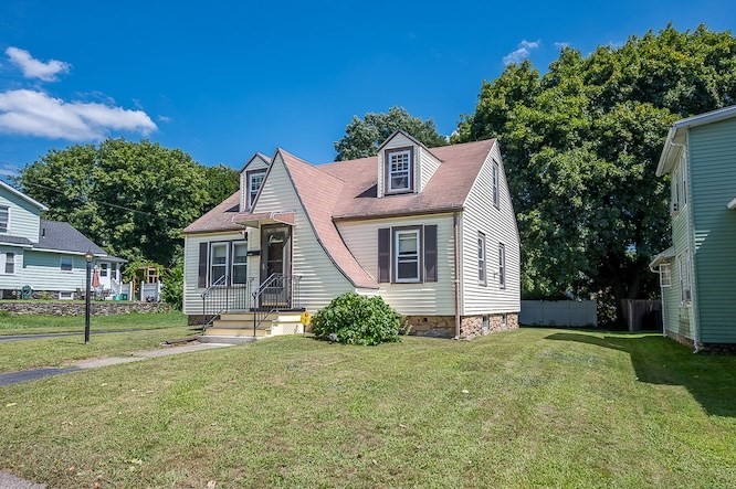 4 Grammont Road Worcester, MA 01607 - Photo 2 of 29 Gallery Image 2