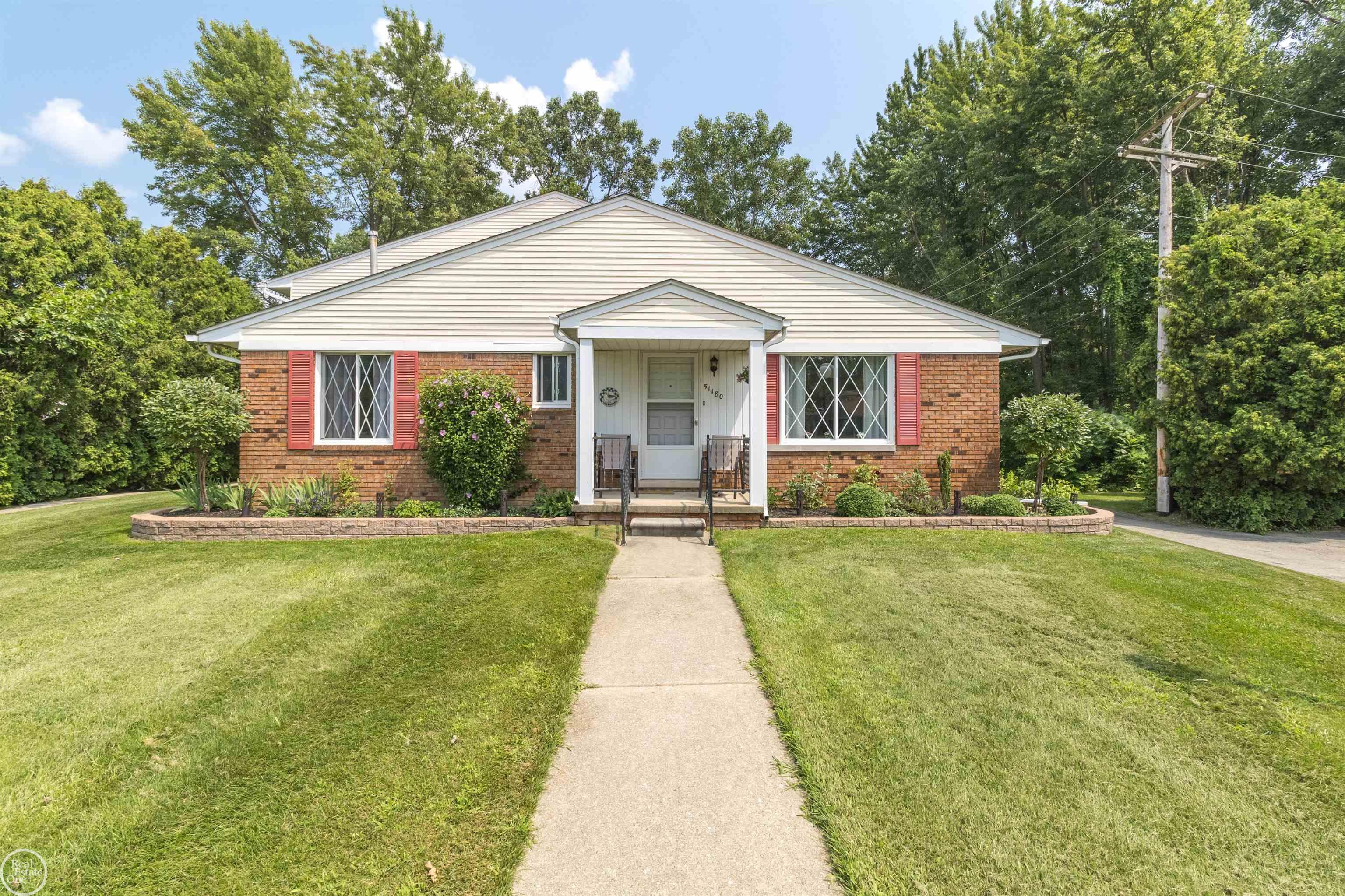 51180 South Foster Road New Baltimore, MI 48047 - Photo 1 of 46 50117415.JPG
