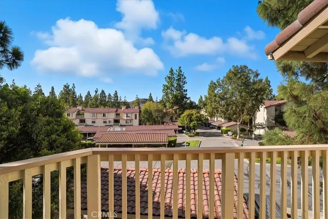 $399,000 | 5805 Oak Bend Lane, Unit 302, Oak Park, CA 91377