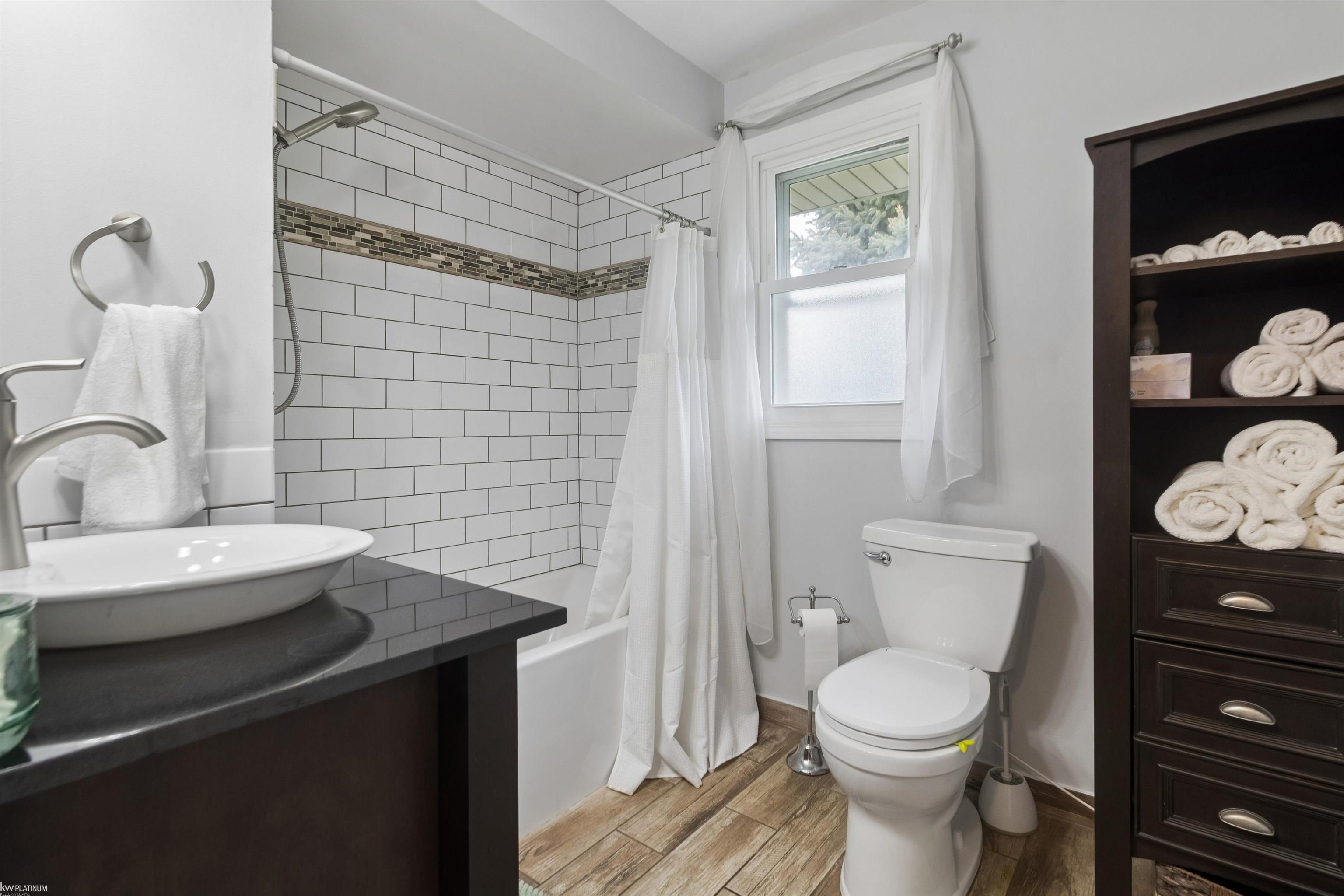 53990 Chesterfield Road New Baltimore, MI 48051 - Photo 11 of 20