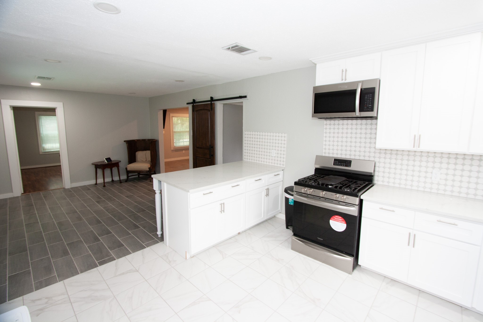 2422 Lone Oak Road Houston, TX 77093 - Photo 3 of 22