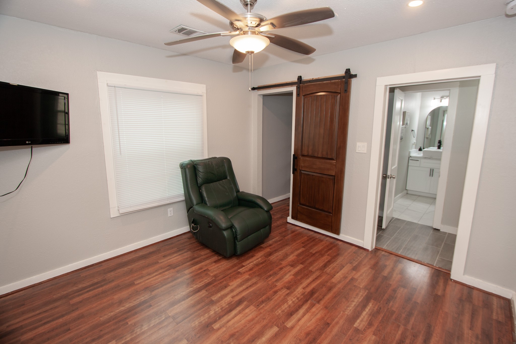 2422 Lone Oak Road Houston, TX 77093 - Photo 9 of 22