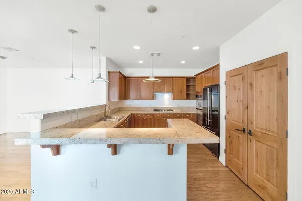 $2,990 | 229 West Portland Street, Phoenix, AZ 85003