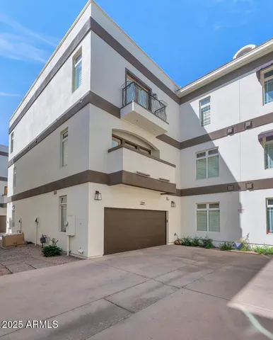 $3,245 | 229 West Portland Street, Phoenix, AZ 85003