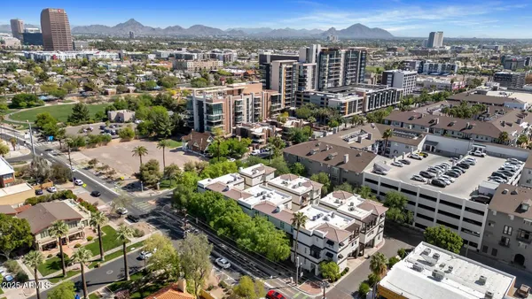 $2,990 | 229 West Portland Street, Phoenix, AZ 85003
