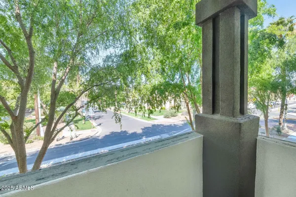 $2,990 | 229 West Portland Street, Phoenix, AZ 85003