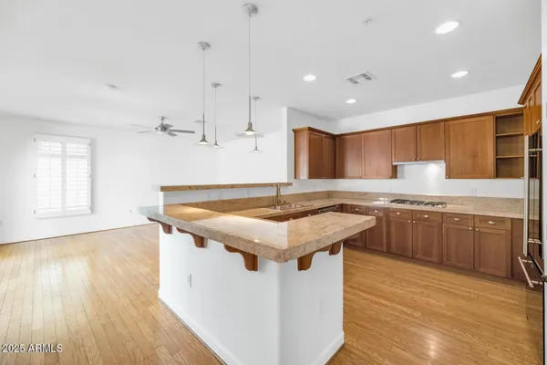 $2,990 | 229 West Portland Street, Phoenix, AZ 85003