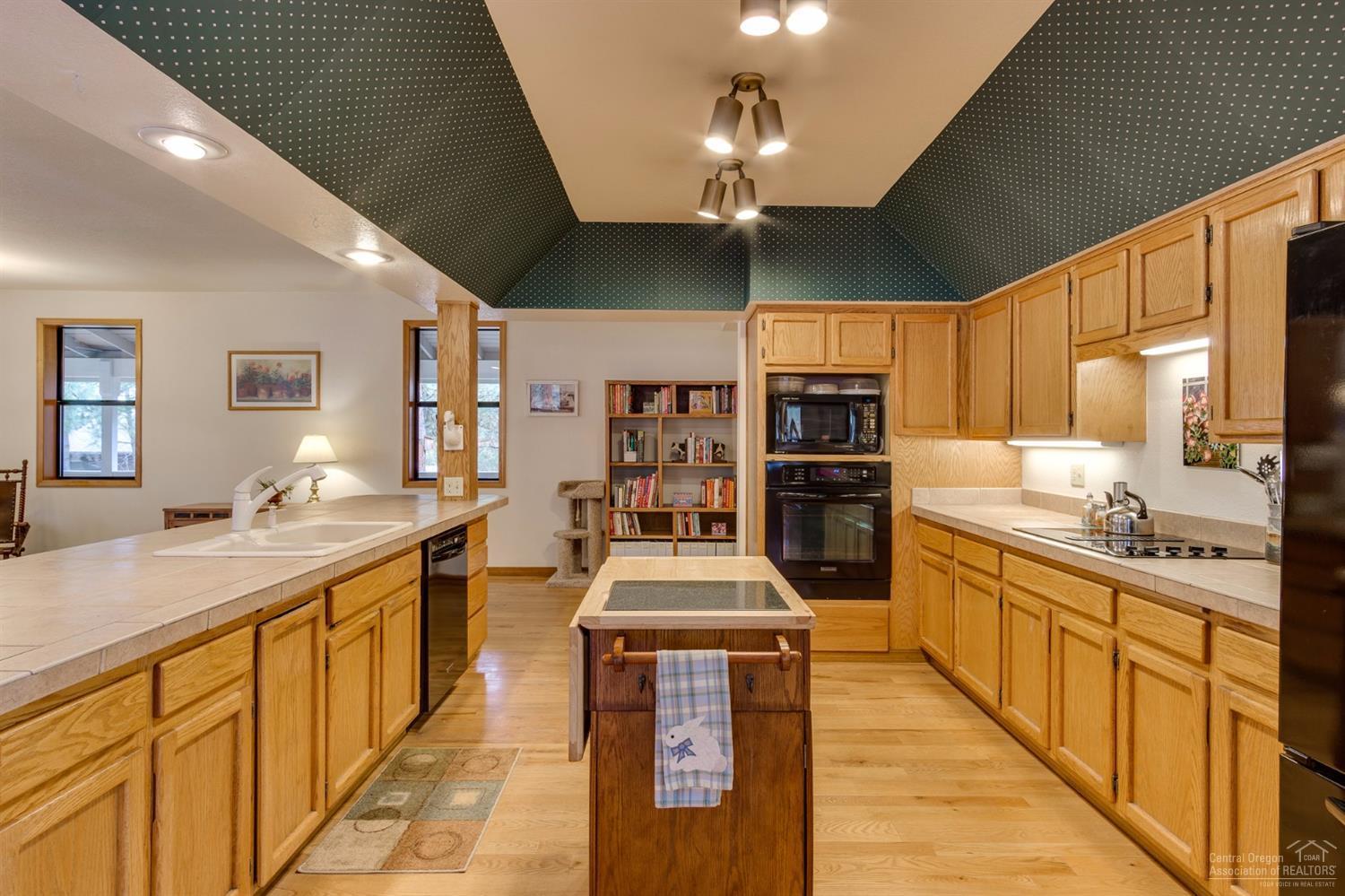 60370 Woodside Loop Bend, OR 97702 - Photo 8 of 25 Additional Photo
