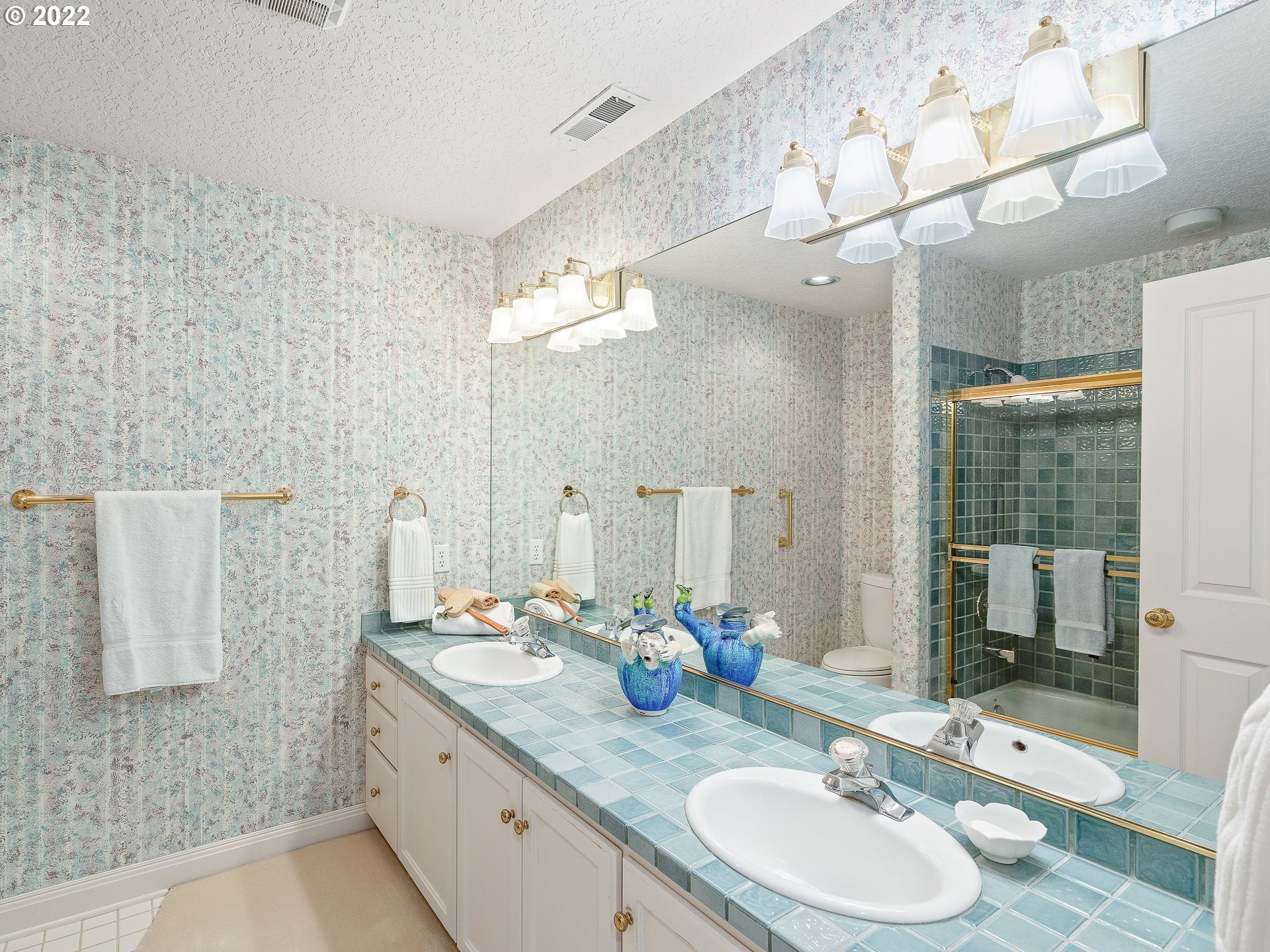 839 Southwest Regency Place Portland, OR 97225 - Photo 22 of 32 Bathroom