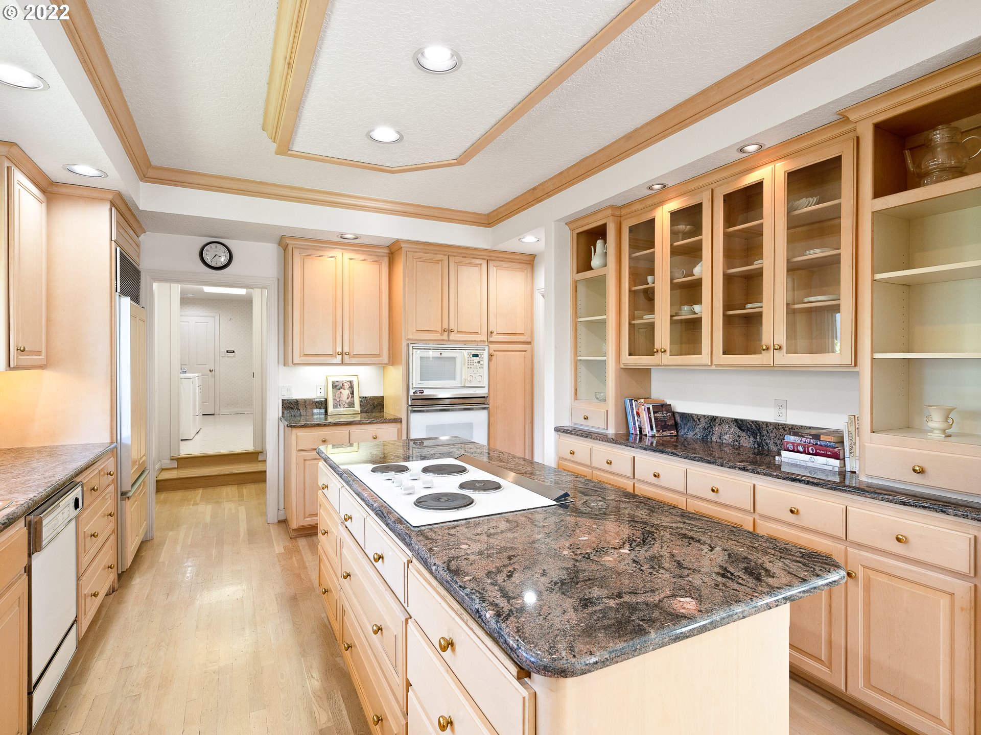 839 Southwest Regency Place Portland, OR 97225 - Photo 8 of 32 Wet Bar