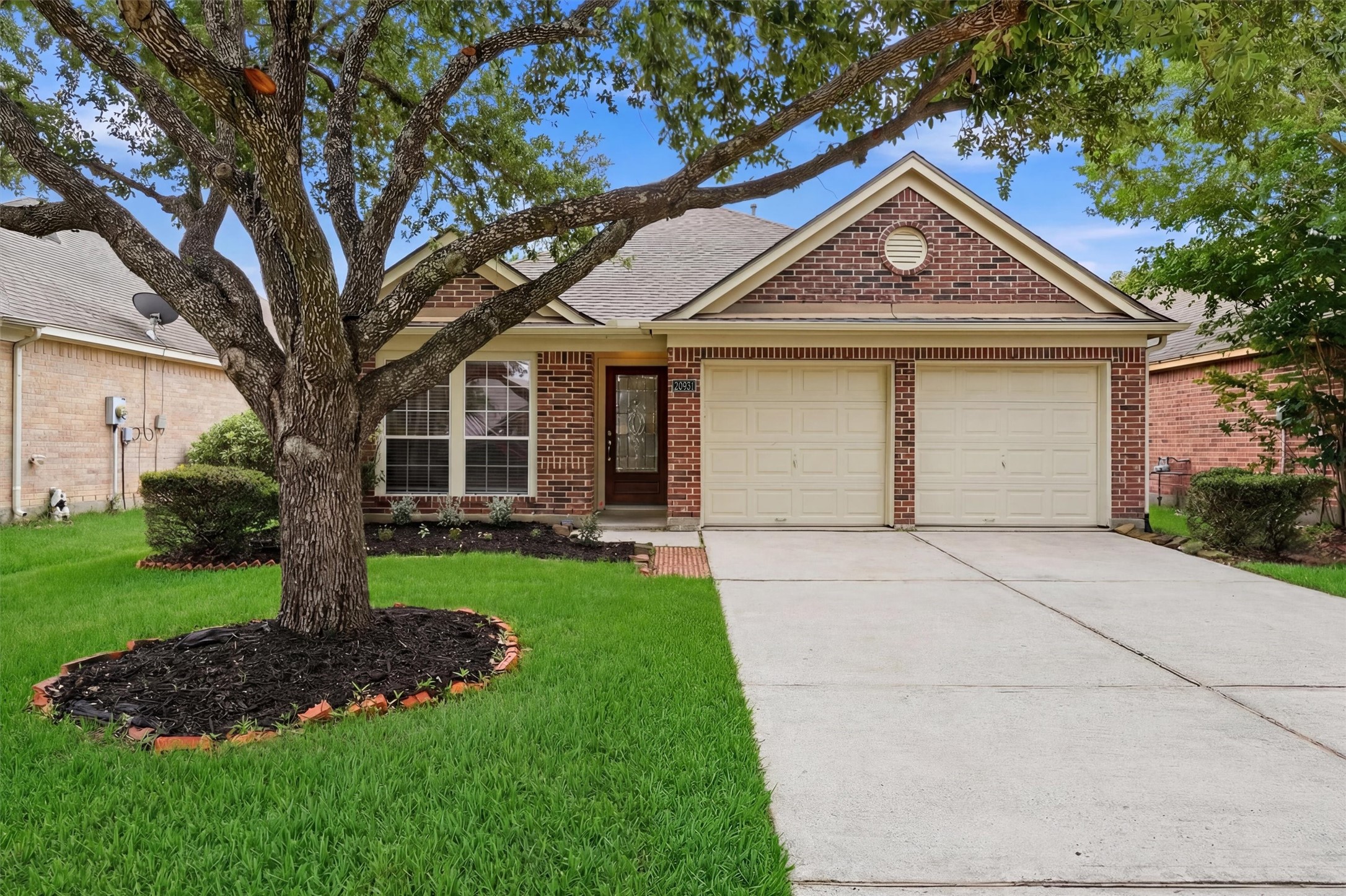 20931 Hamlet Ridge Lane Katy, TX 77449 - Photo 3 of 23 Spacious front yard with mature oak tree leading to the welcoming entry and 2-car garage.