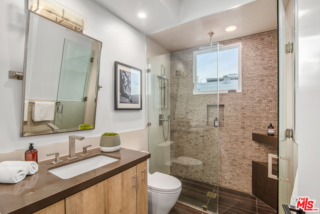 930 North Tigertail Road Los Angeles, CA 90049 - Photo 18 of 26