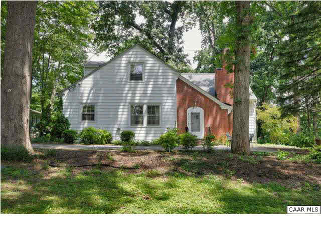 201 Cleveland Avenue Charlottesville, VA 22903 - Photo 12 of 13 a house view with a garden space