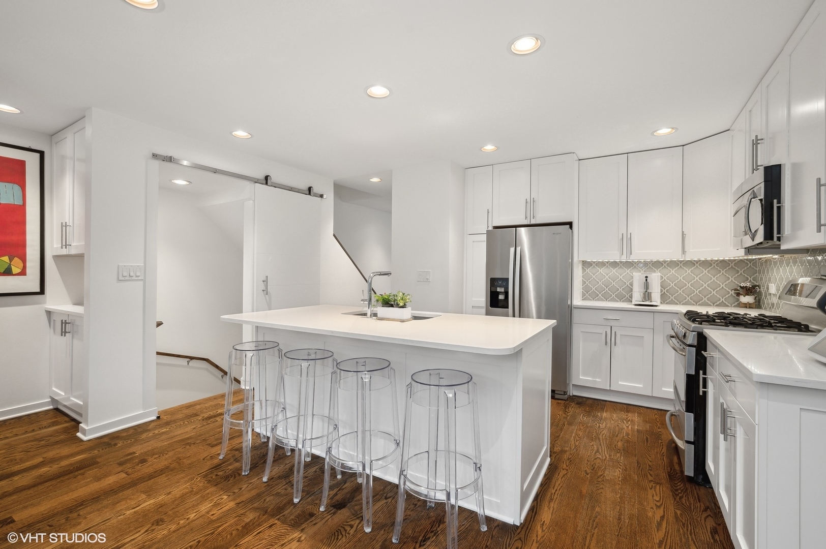 2024 North Racine Avenue, Unit R Chicago, IL 60614 - Photo 11 of 32 a kitchen that has a microwave a stove and a refrigerator